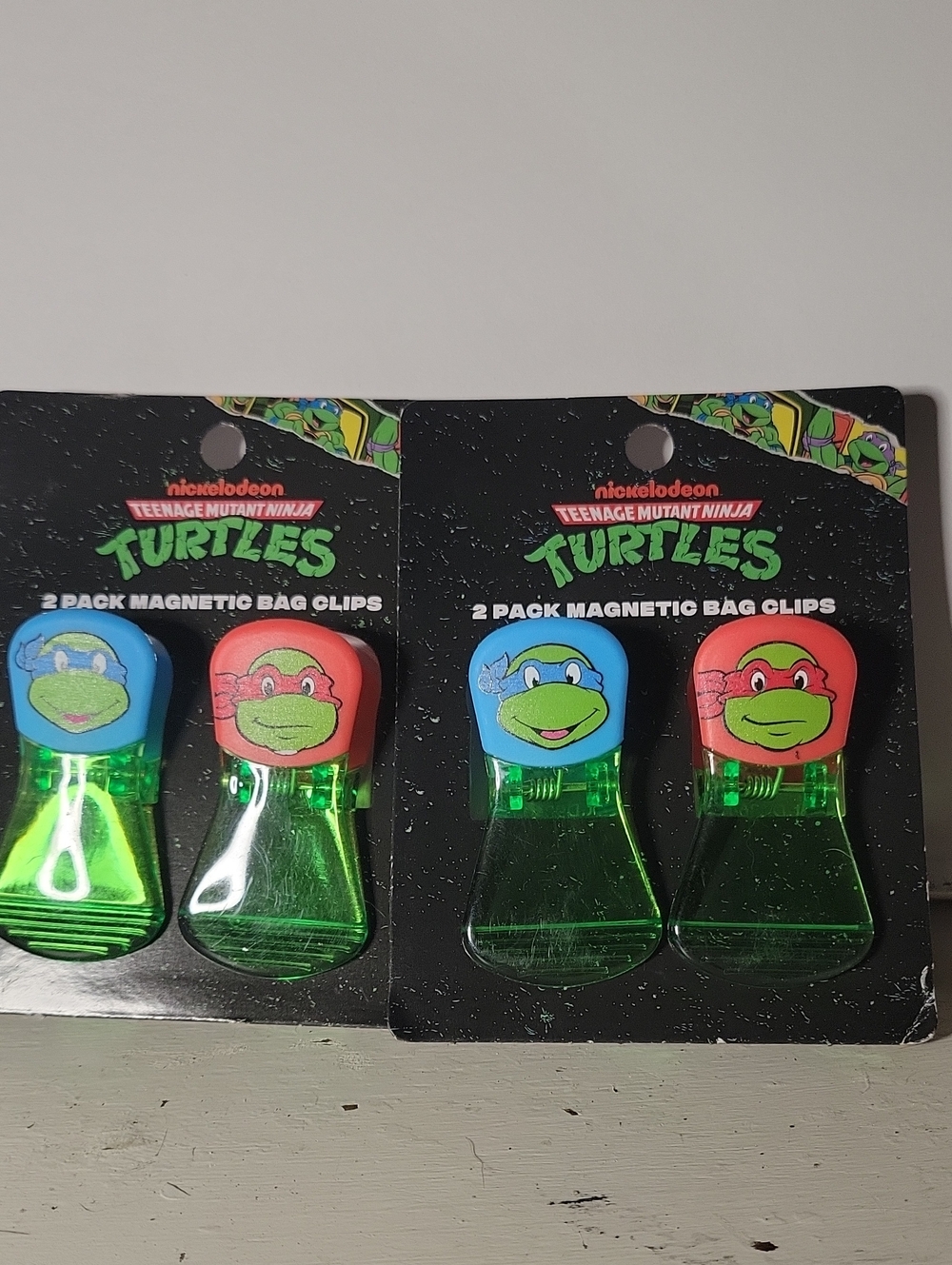 Teenage Mutant Ninja Turtles Green Magnetic Bag Clips - 2 Pack (Blue & Red)